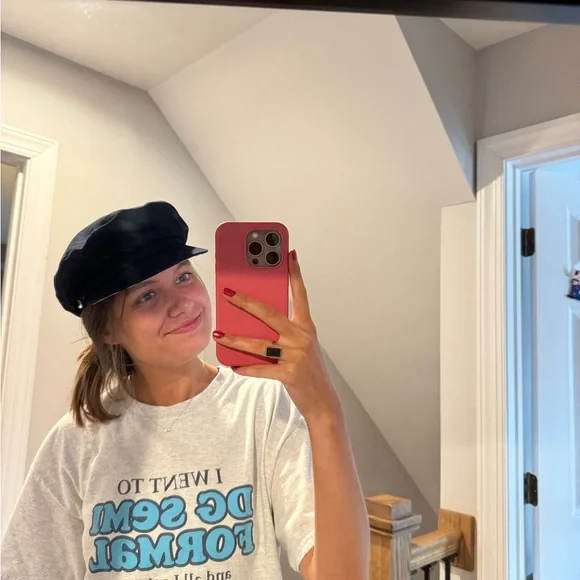 Authentic Burberry Navy Newsboy Cap with Gold Accent - Picture 4 of 4